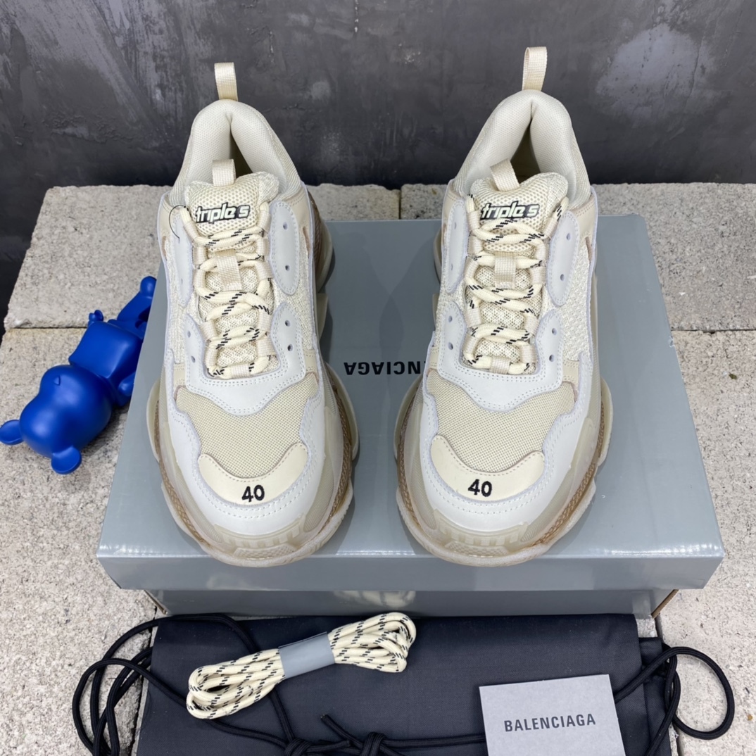 バレンシアガ「Balenciaga」トリプルSスニーカー