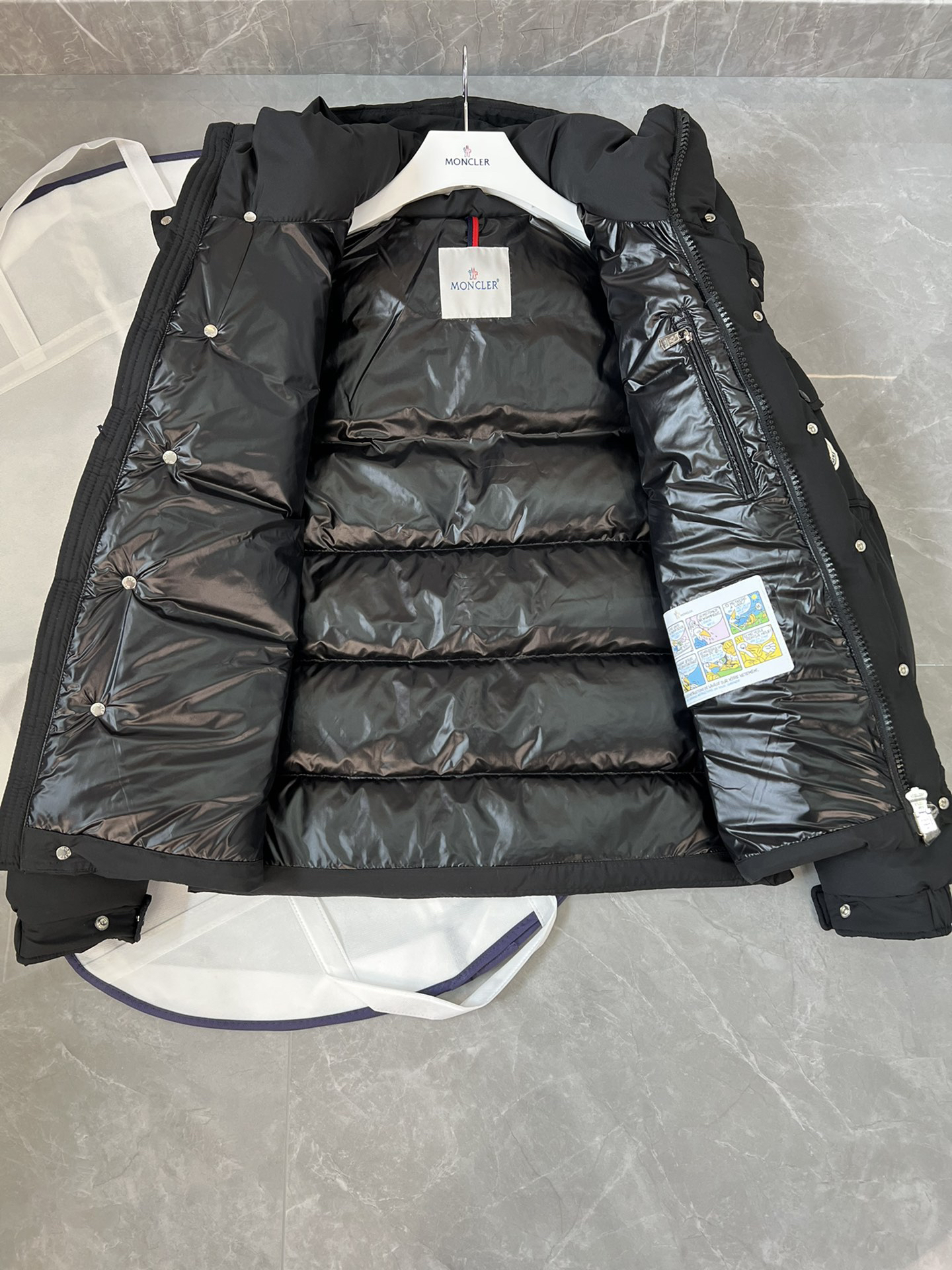 モンクレール「Moncler」Vezere ダウンジャケット