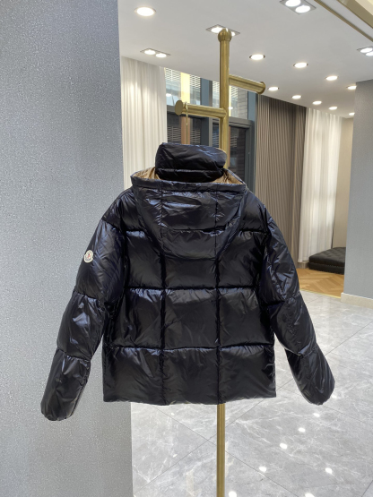モンクレール「Moncler」フード付きハイネック ダウンジャケット