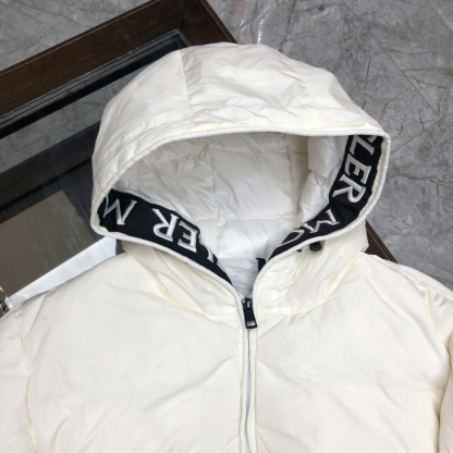 モンクレール「Moncler」ロゴ レター ダウンジャケット