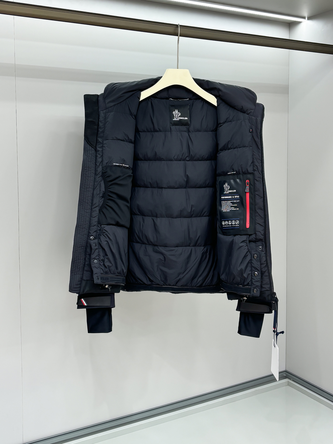 モンクレール「Moncler」Praz ショート ダウンジャケット