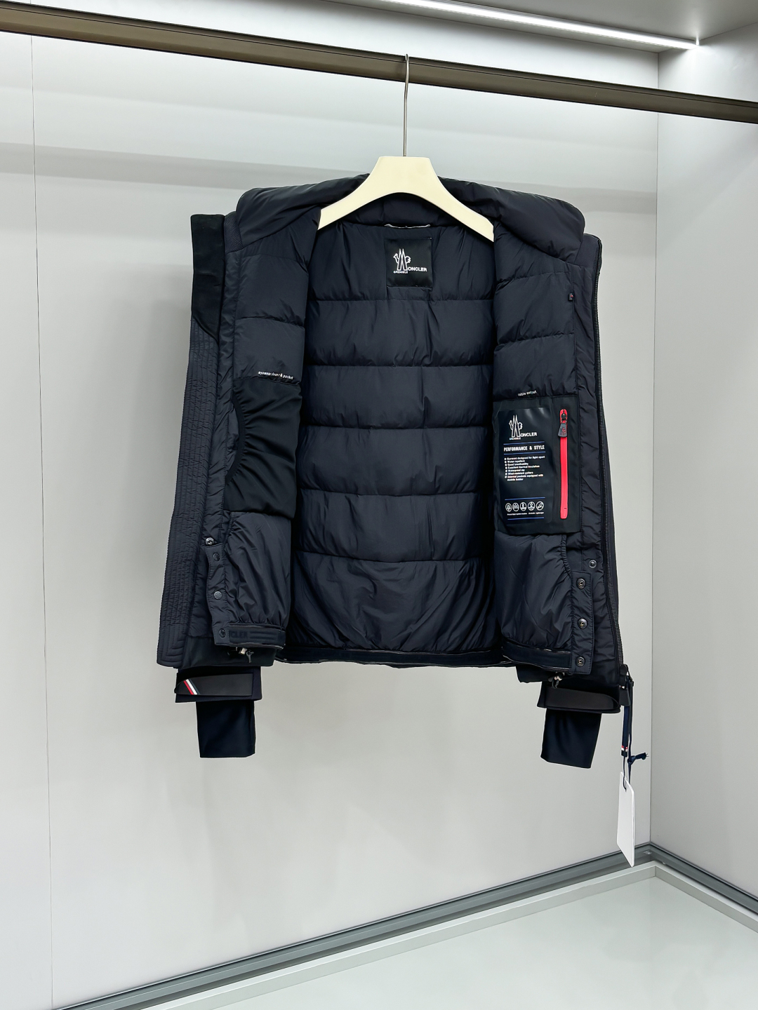 モンクレール「Moncler」Praz ショート ダウンジャケット