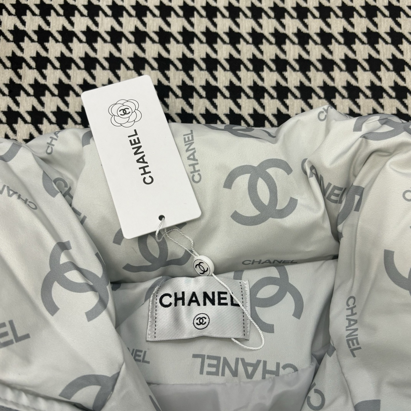 シャネル「Chanel」スタンドカラー モノグラム キルトド ジャケット