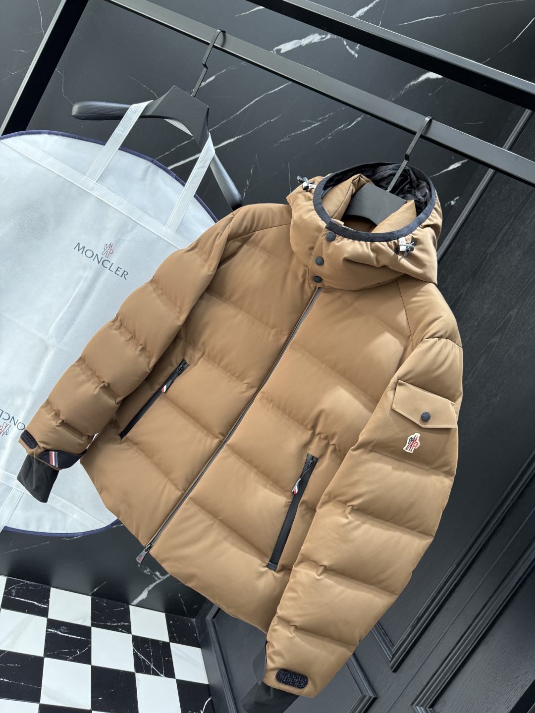 モンクレール「Moncler」ダウン ジャケット