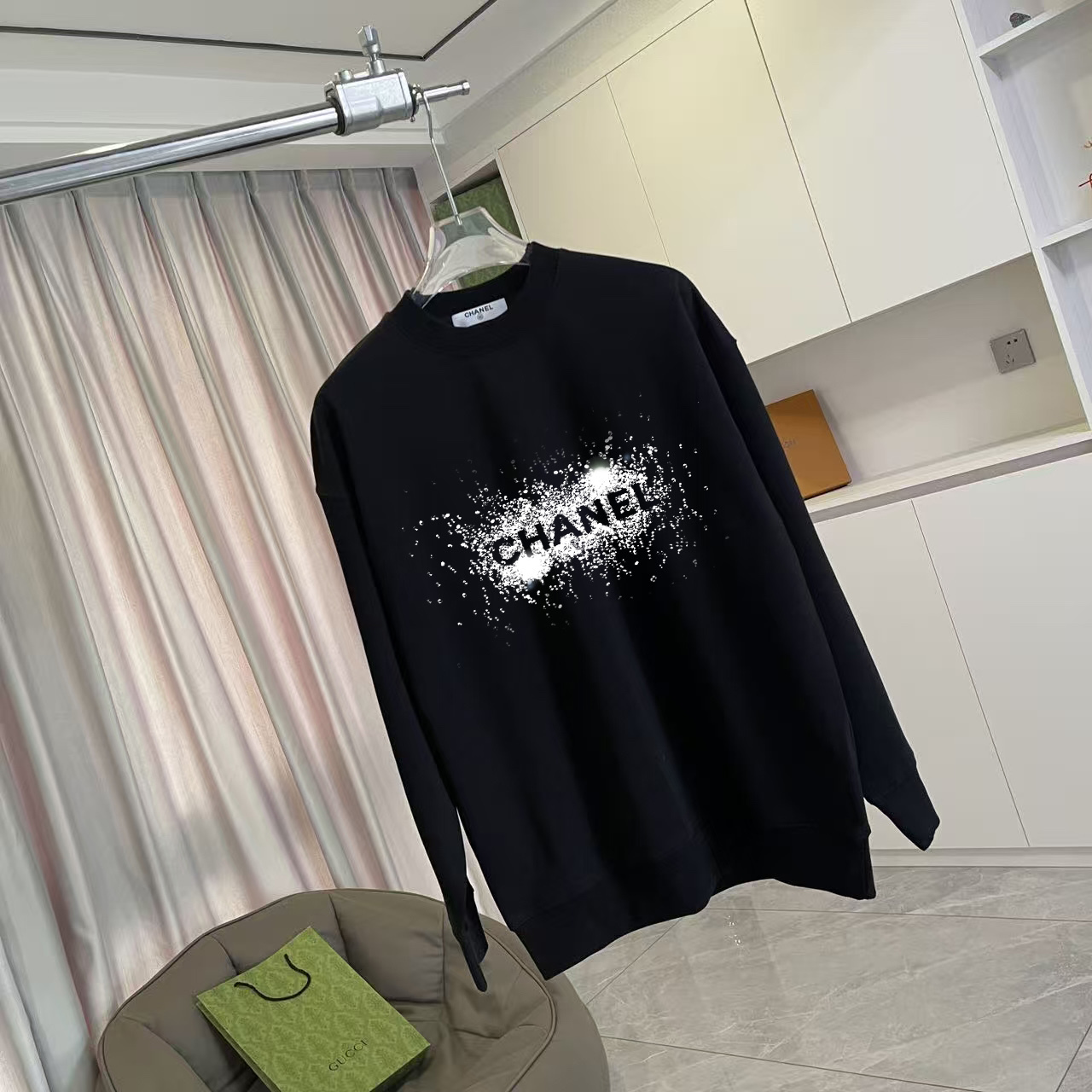 シャネル「Chanel」ダブルC ロゴ プリント スウェットシャツ