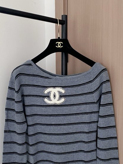 シャネル「Chanel」ロゴ ボタン ニット セーター