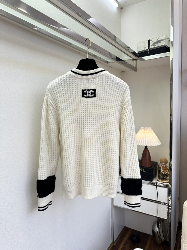 シャネル「Chanel」ブラック＆ホワイト Vネック カシミア ニット