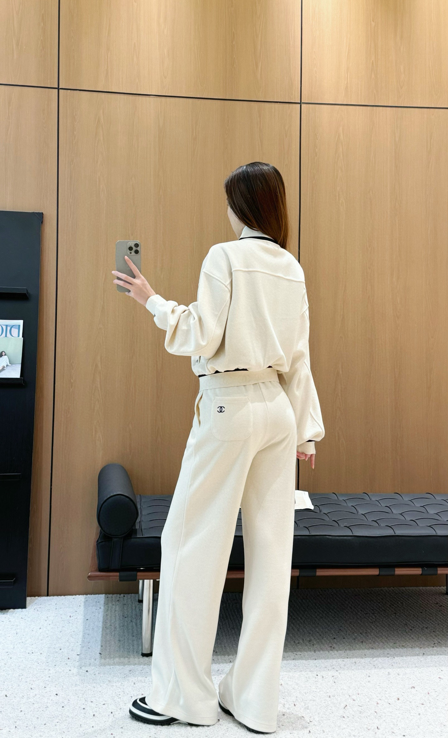 シャネル「Chanel」スタンドカラー ジップアップ パーカ & ドローストリング パンツ セット