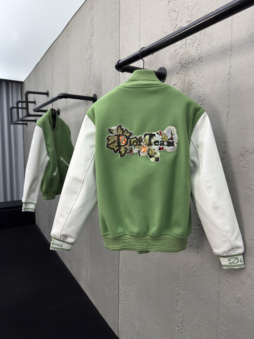 ディオール「Dior」EMBROIDERED ブルゾン