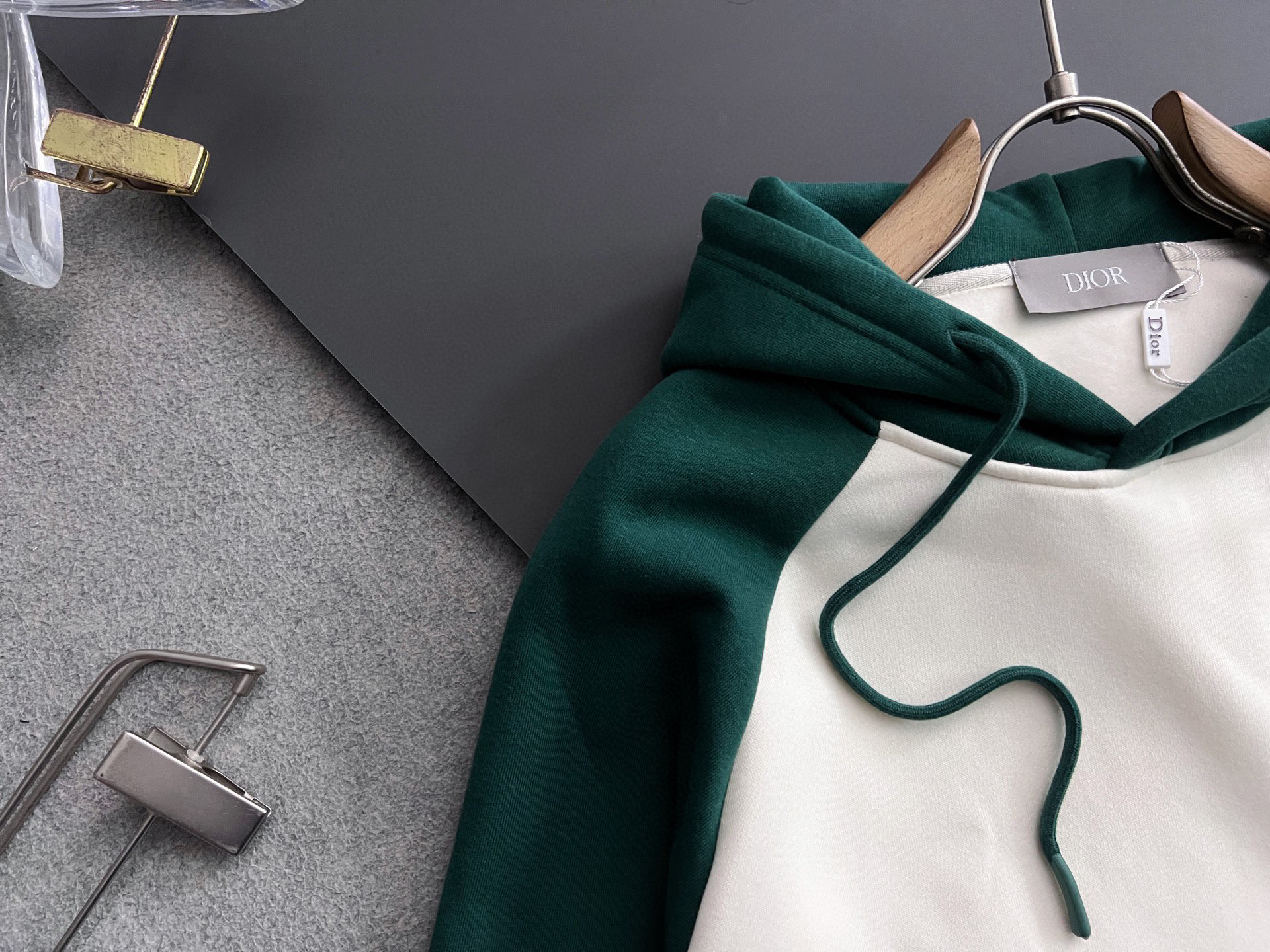 ディオール「Dior」 ヘビーウェイト フード付きスウェットシャツ