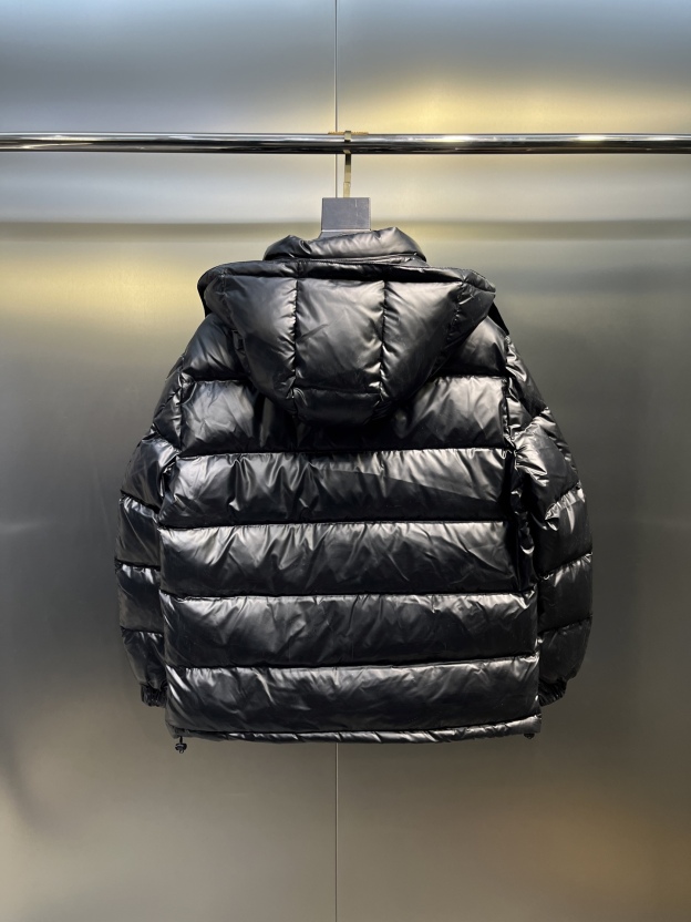 プラダ「Prada」カラーブロック ダウンジャケット