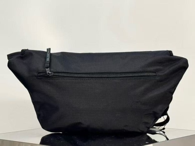 バレンシアガ「Balenciaga」CELINE TRIOMPHE ナイロン ウエストバッグ