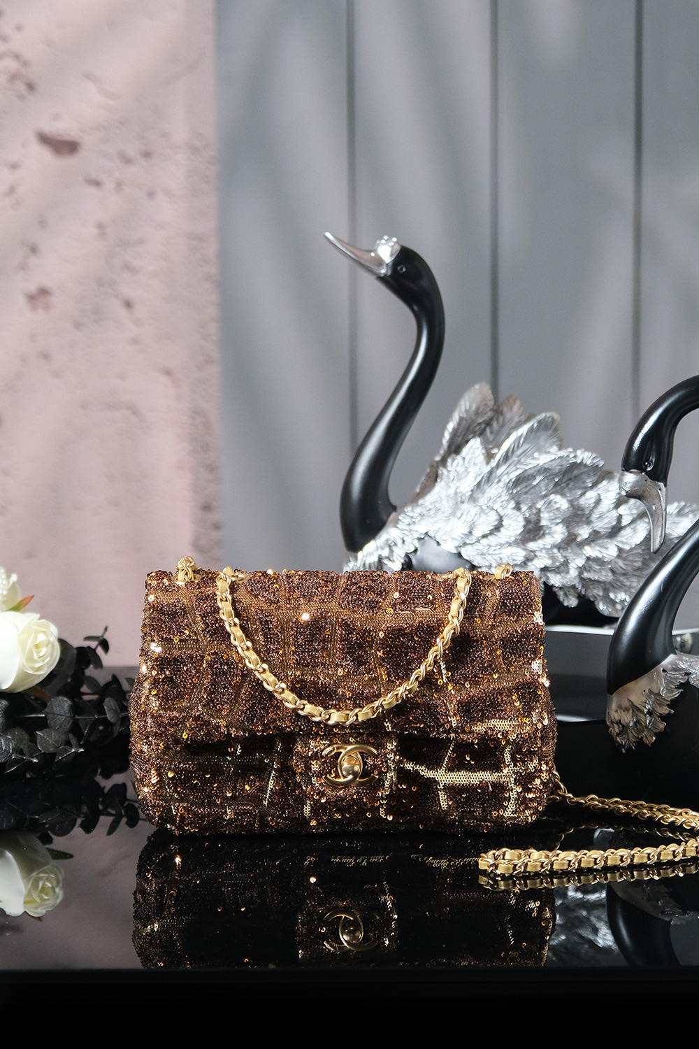 シャネル「Chanel」25P ブレイジングラメ — 爆発的な輝きで魅せる高密度ラメの圧倒的グラマー