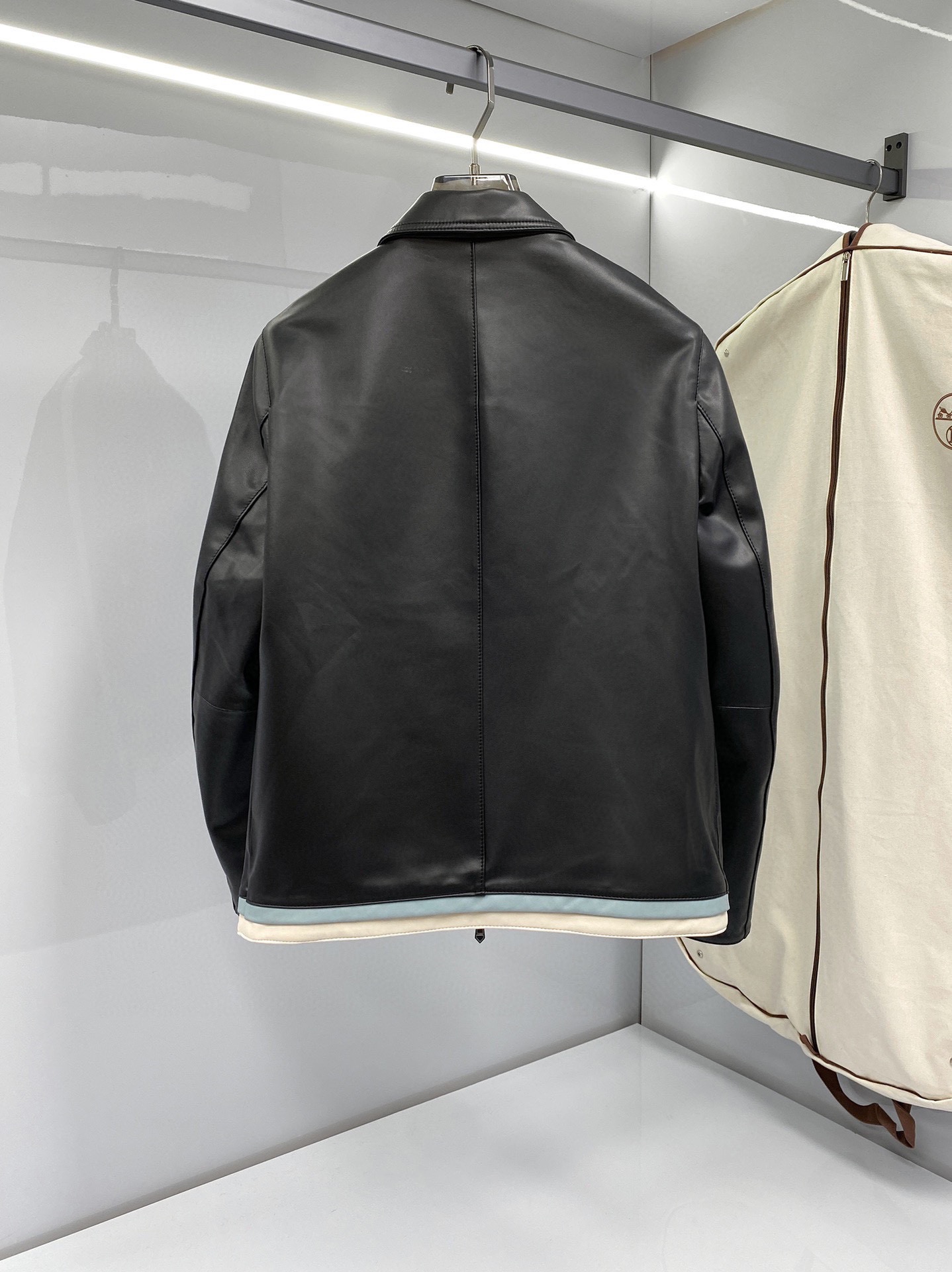 エルメス「Hermès」レザー&ファブリック パネル ジップ ジャケット