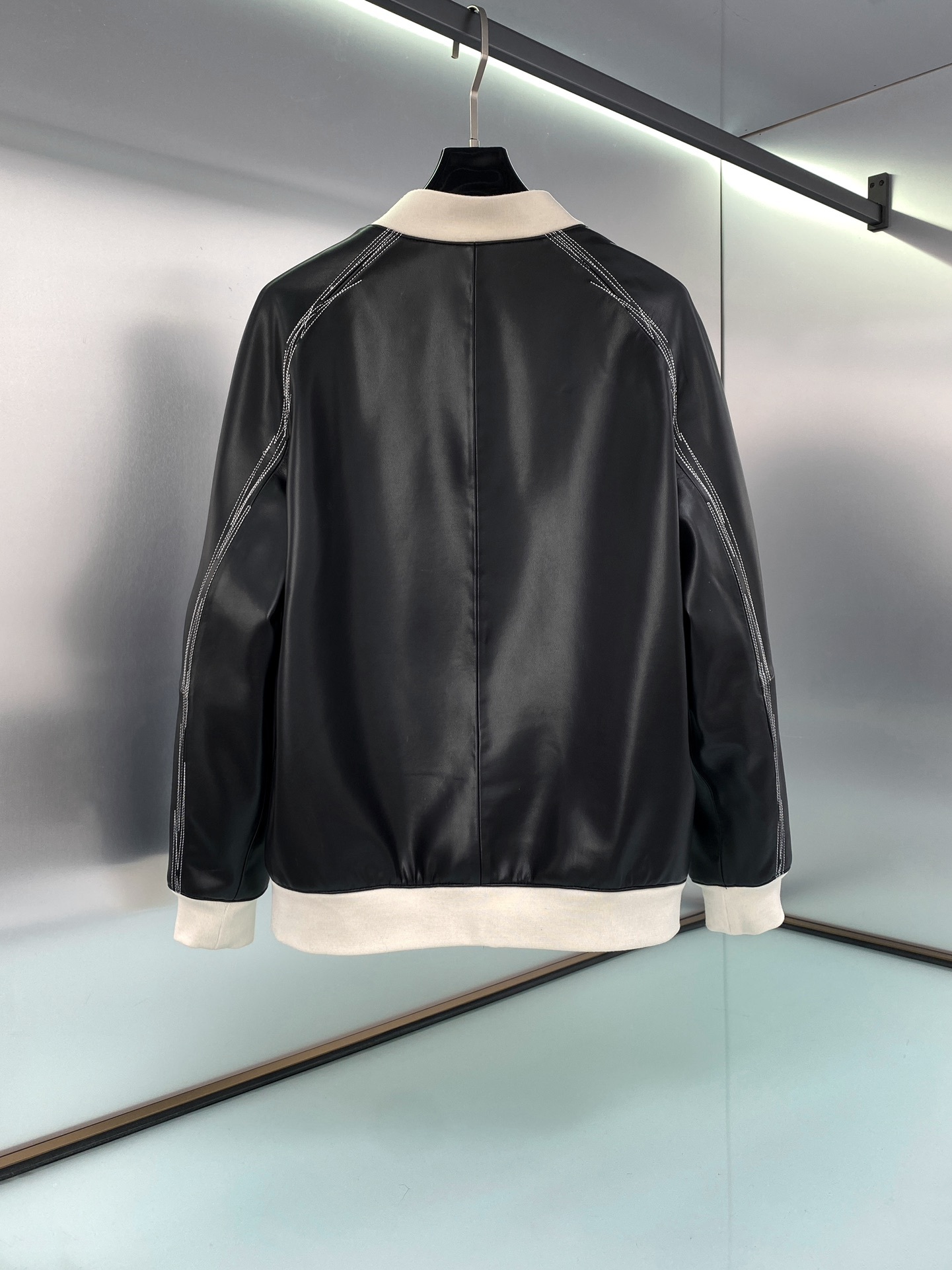 エルメス「Hermès」フード付きレザージャケット