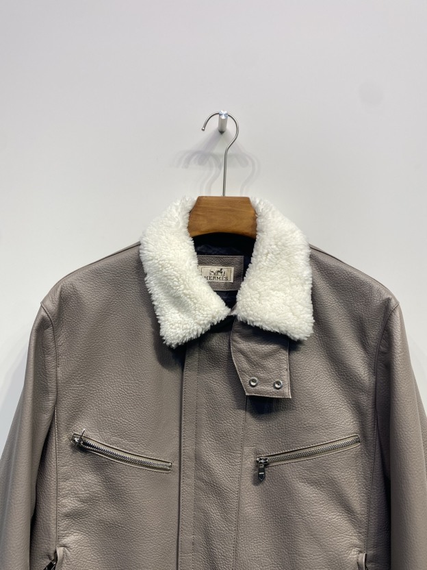 エルメス「Hermès」2025 オートン/ウィンター レザー ジャケット イン エトウープ