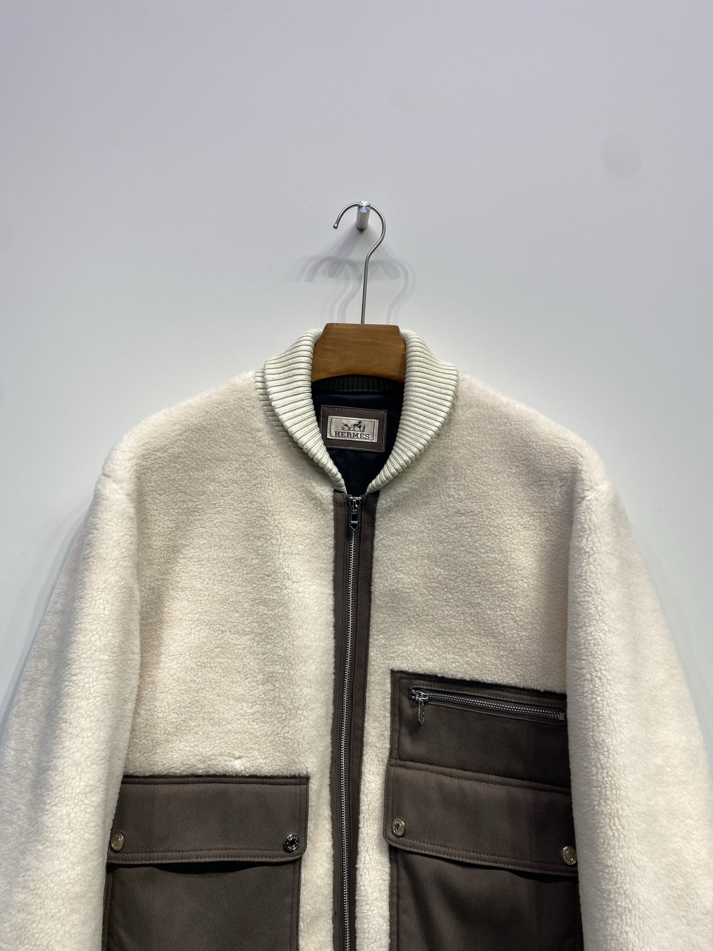 エルメス「Hermès」オートン/ウィンター ラムスウェード フード付きジャケット