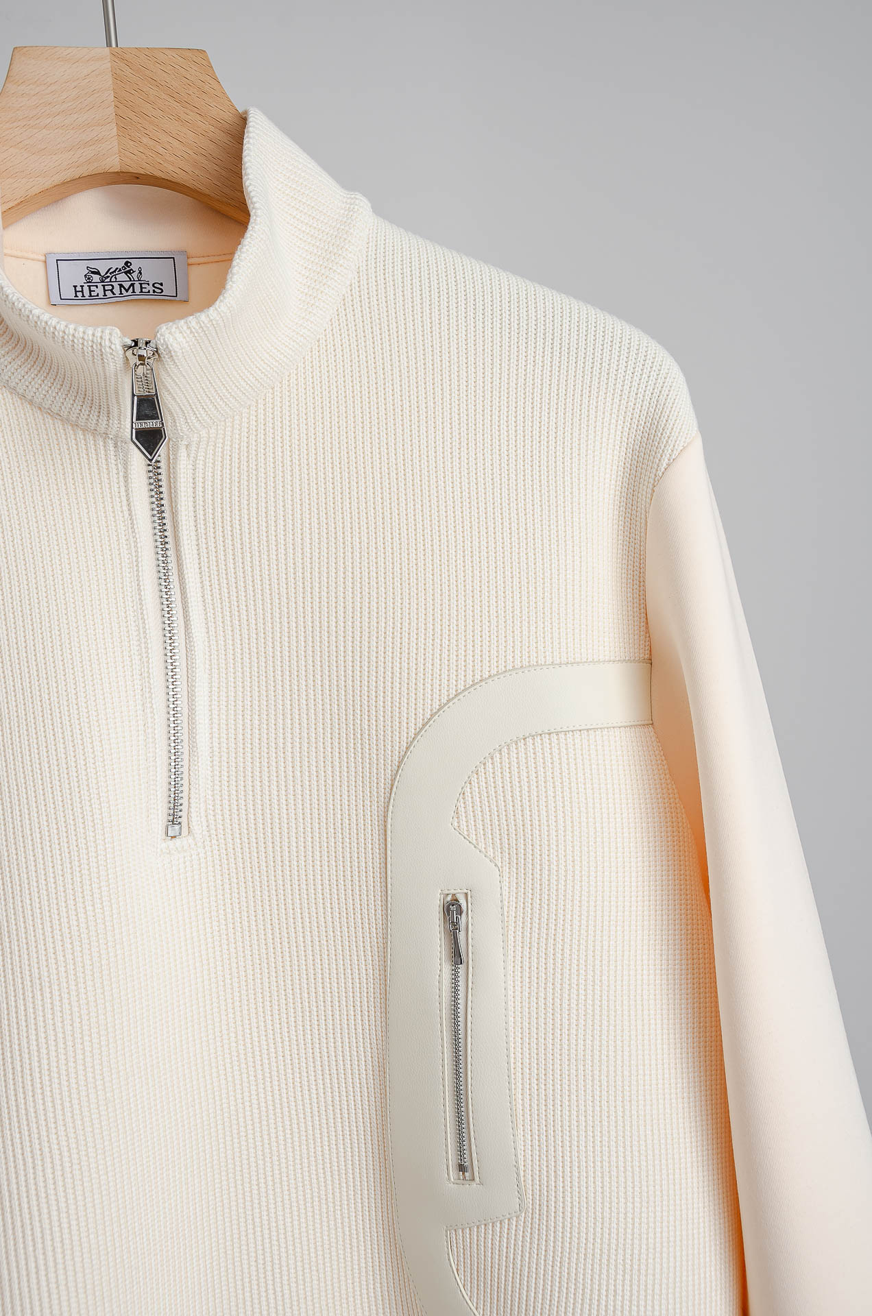 エルメス「Hermès」2025 秋冬 スタンドカラー ジップ ニット