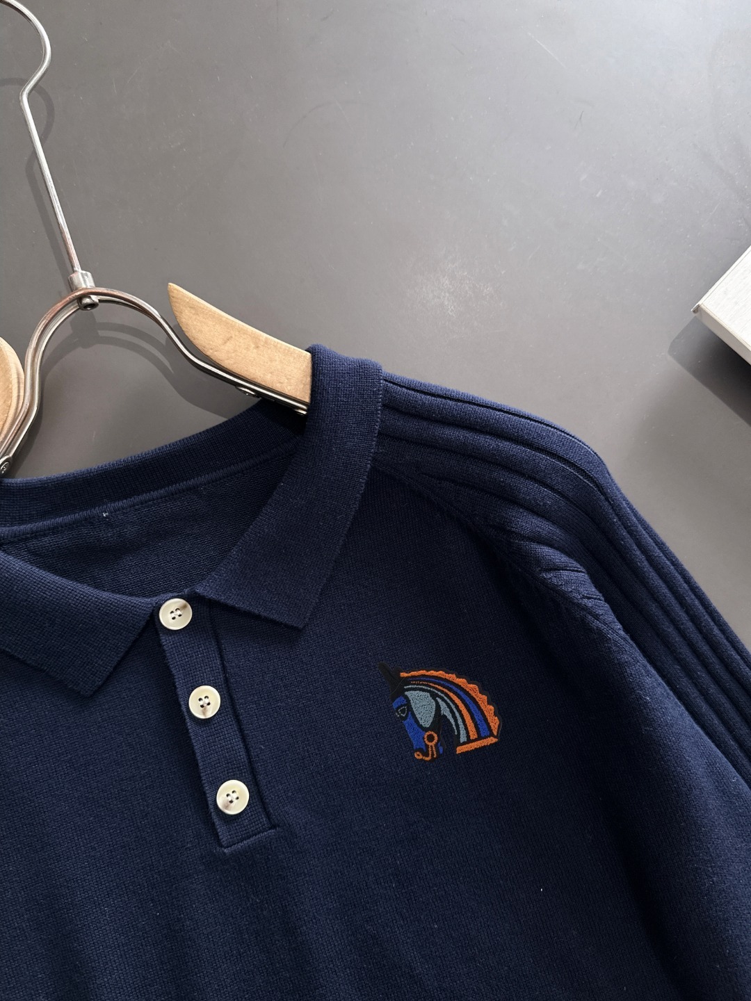 エルメス「Hermès」エンブロイダリー ロゴ ニット セーター