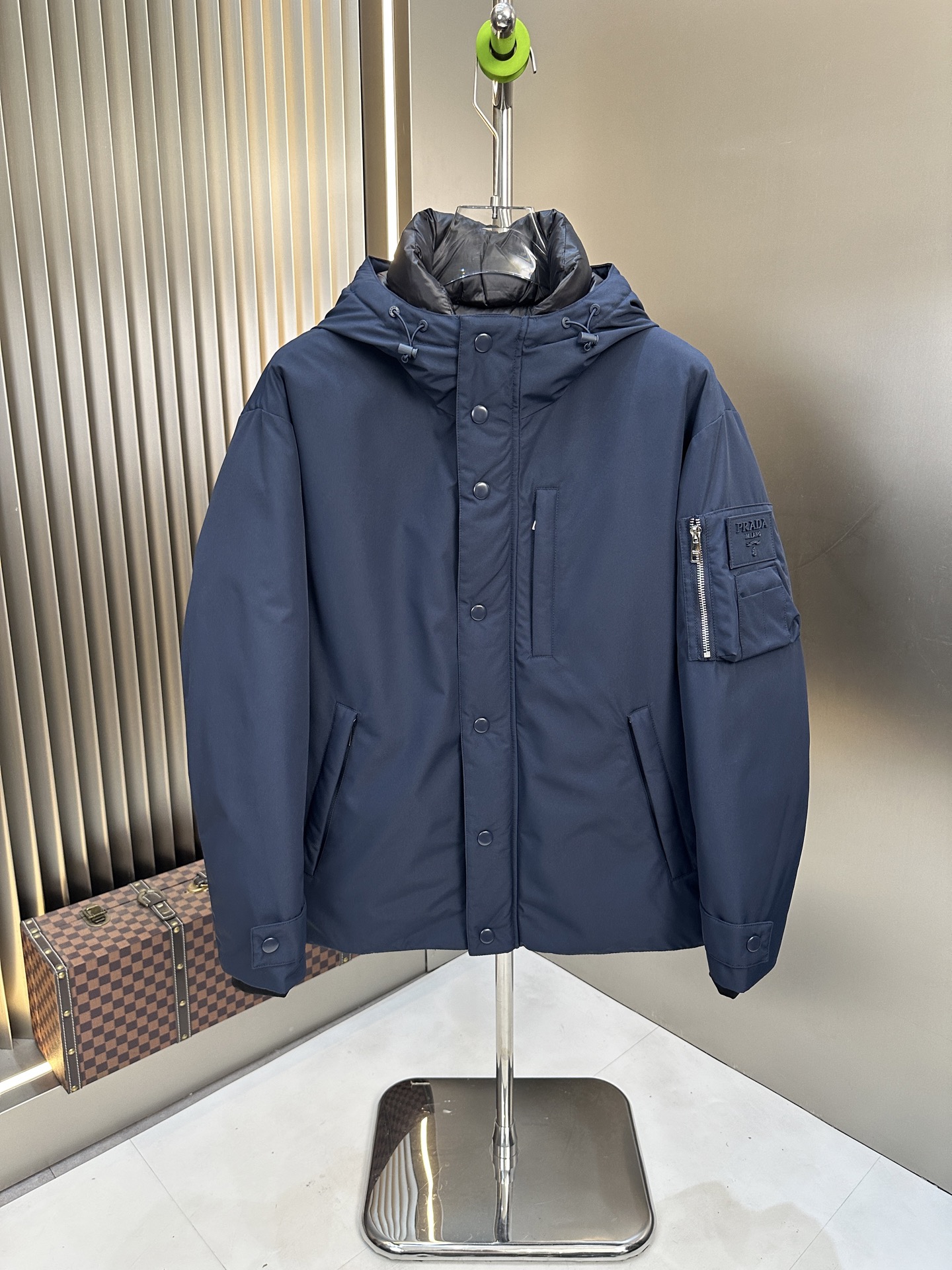 プラダ「Prada」リニューサブル ナイロン ダウンジャケット