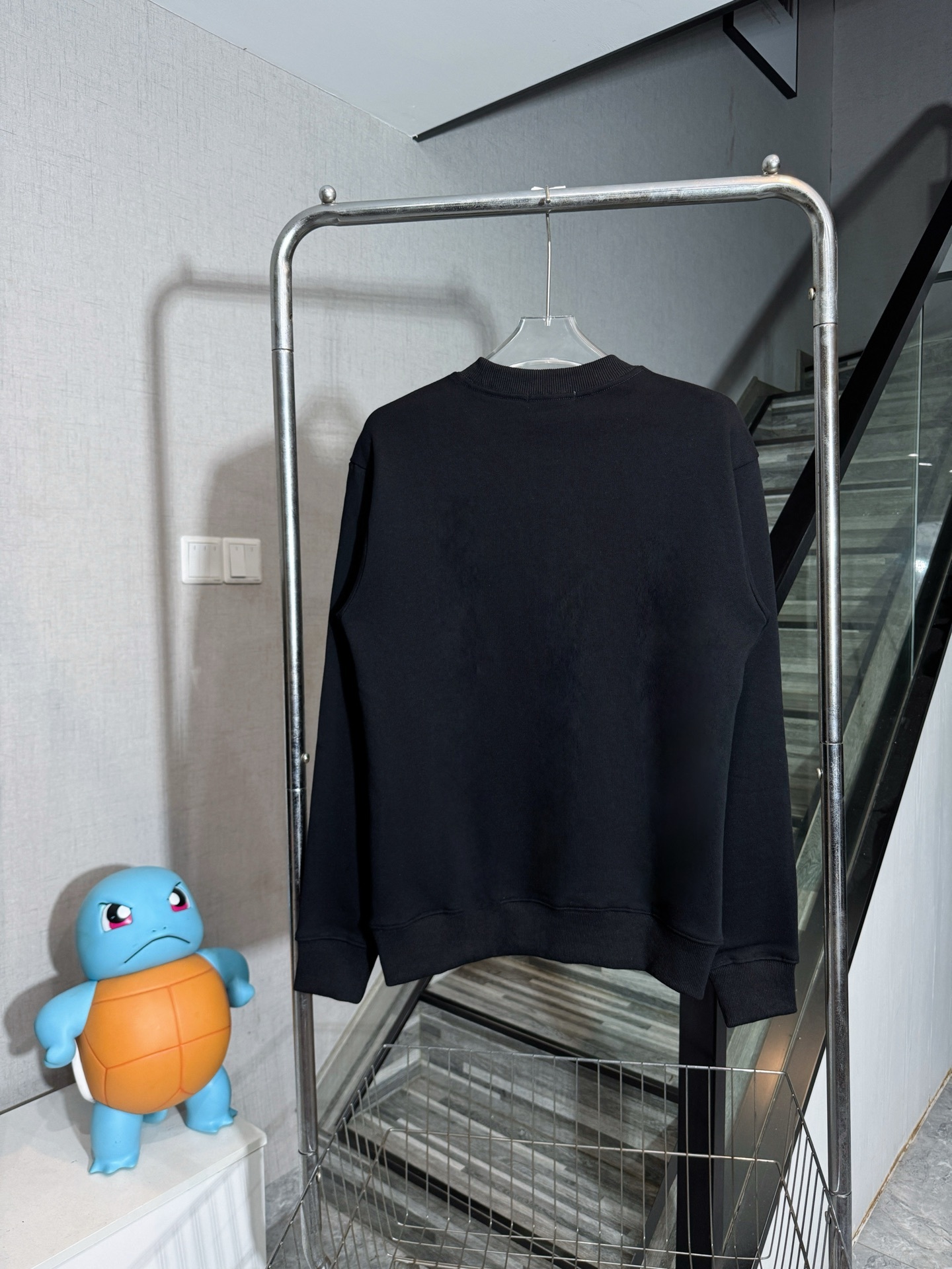 プラダ「Prada」トライアングル ロゴ クルーネック スウェットシャツ