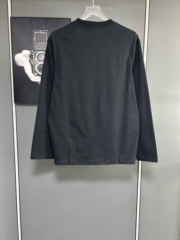 プラダ「Prada」ジップポケット ロングスリーブ Tシャツ