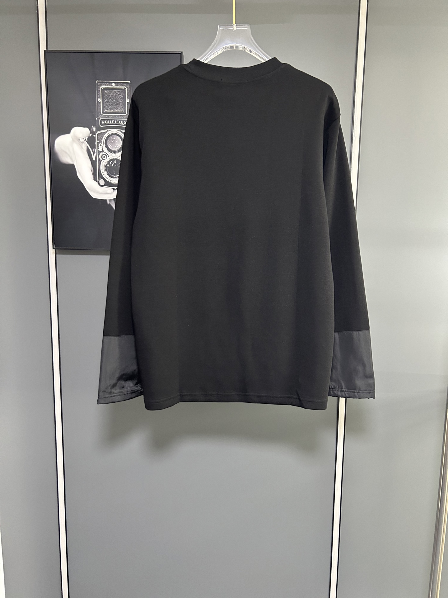 プラダ「Prada」レター ロゴ ロングスリーブ Tシャツ