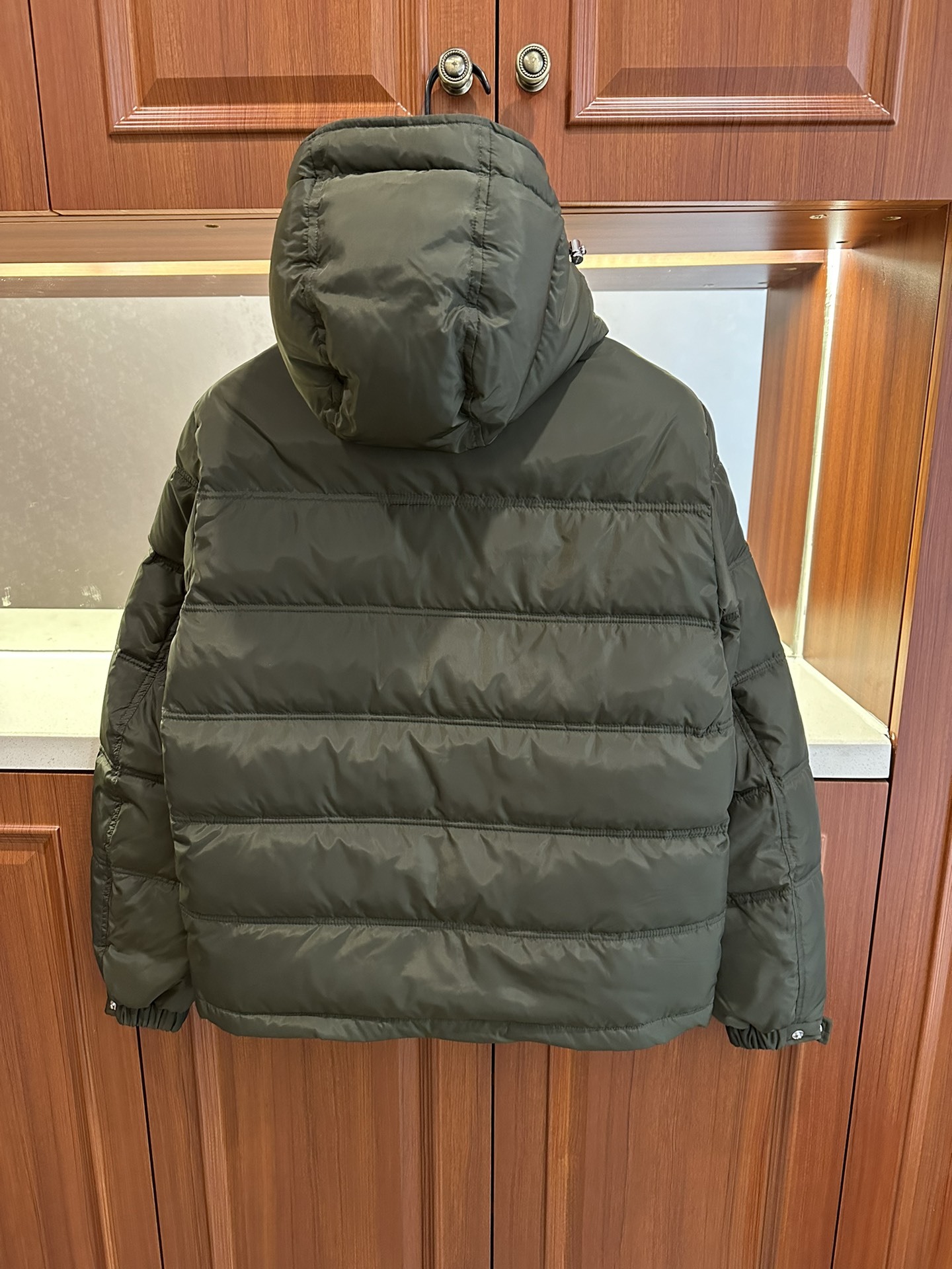 プラダ「Prada」フード付き ダウンジャケット