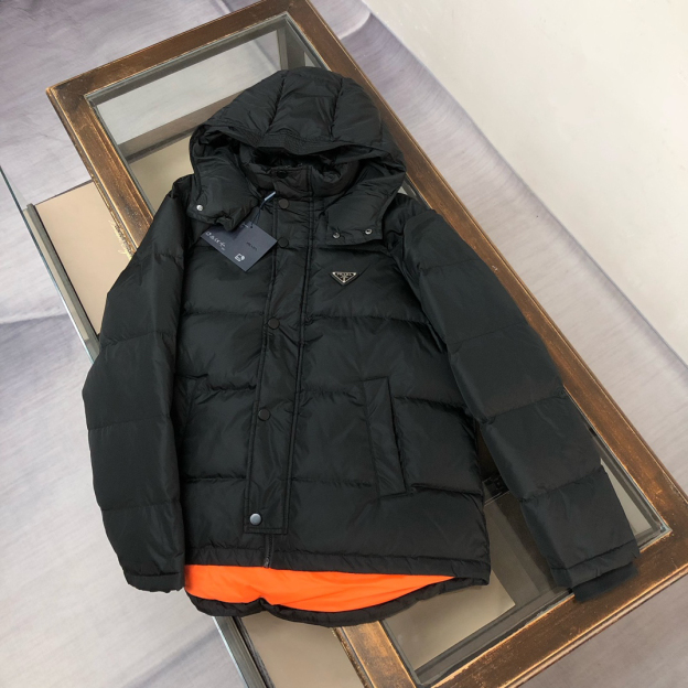 プラダ「Prada」ダウン ジャケット