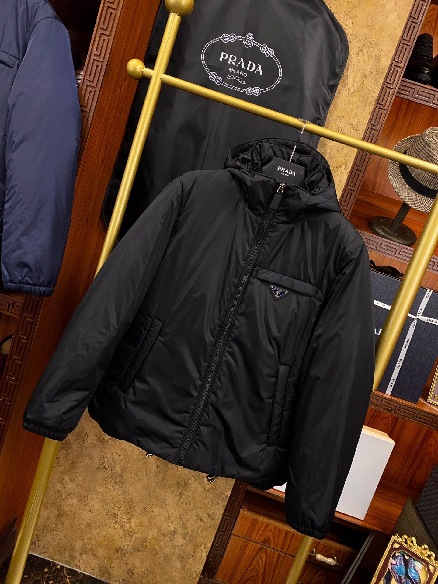 プラダ「Prada」ナイロン ダウン ジャケット