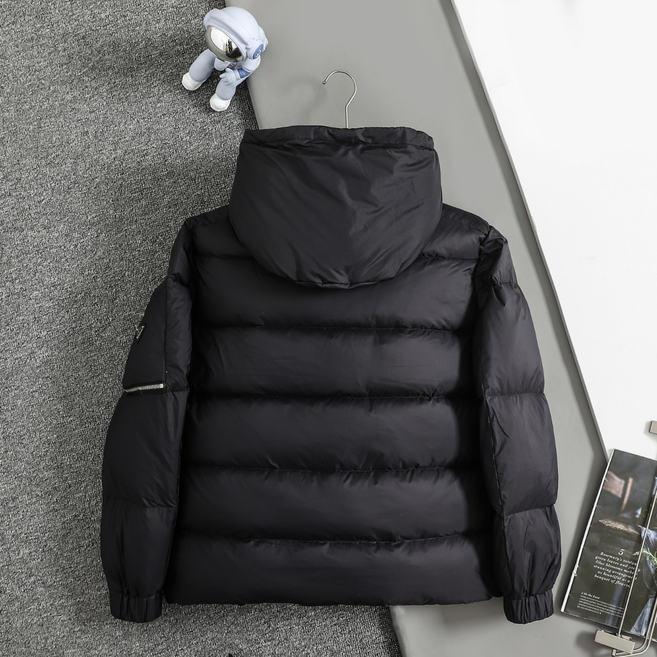 プラダ「Prada」リサイクル ナイロン ダウン ジャケット