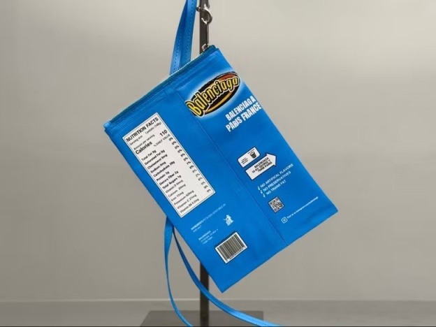 バレンシアガ「Balenciaga」CHIPS スマホポーチ