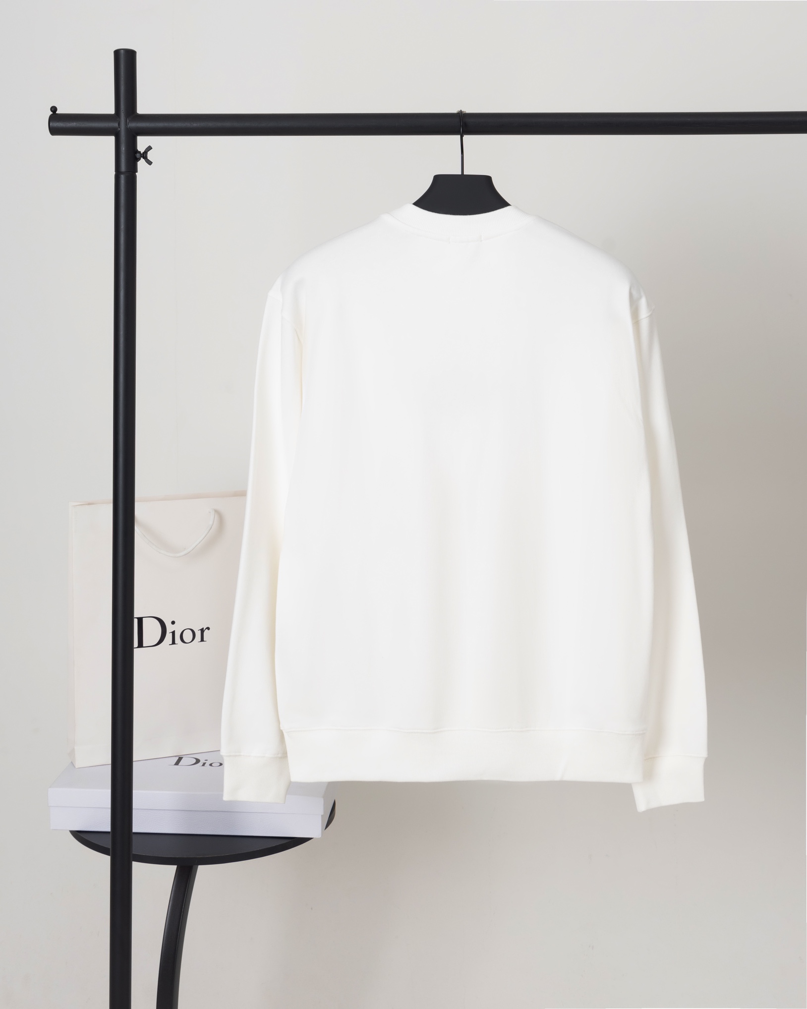 ディオール「Dior」シグネチャー シルバー エンブレム スウェットシャツ
