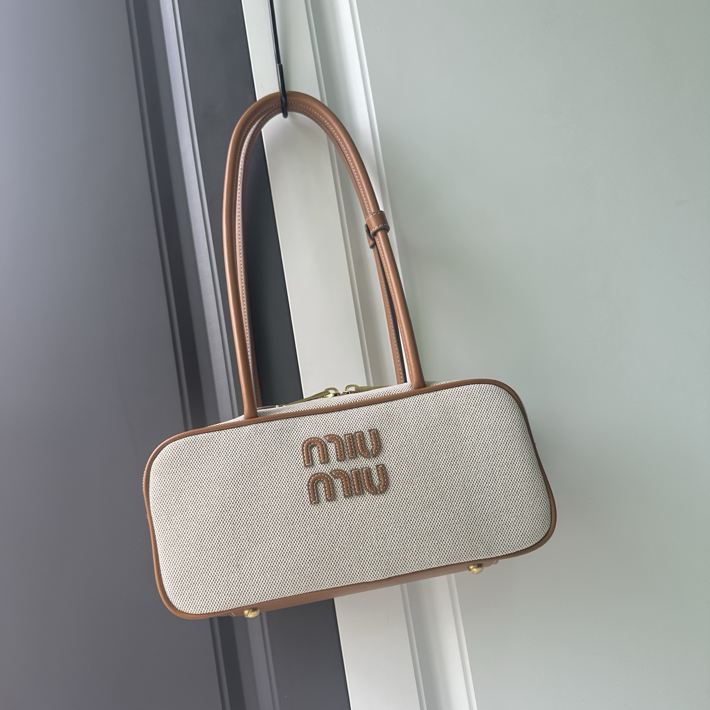 ミュウミュウ「Miu Miu」ポーリング シリーズ カンバス トートバッグ