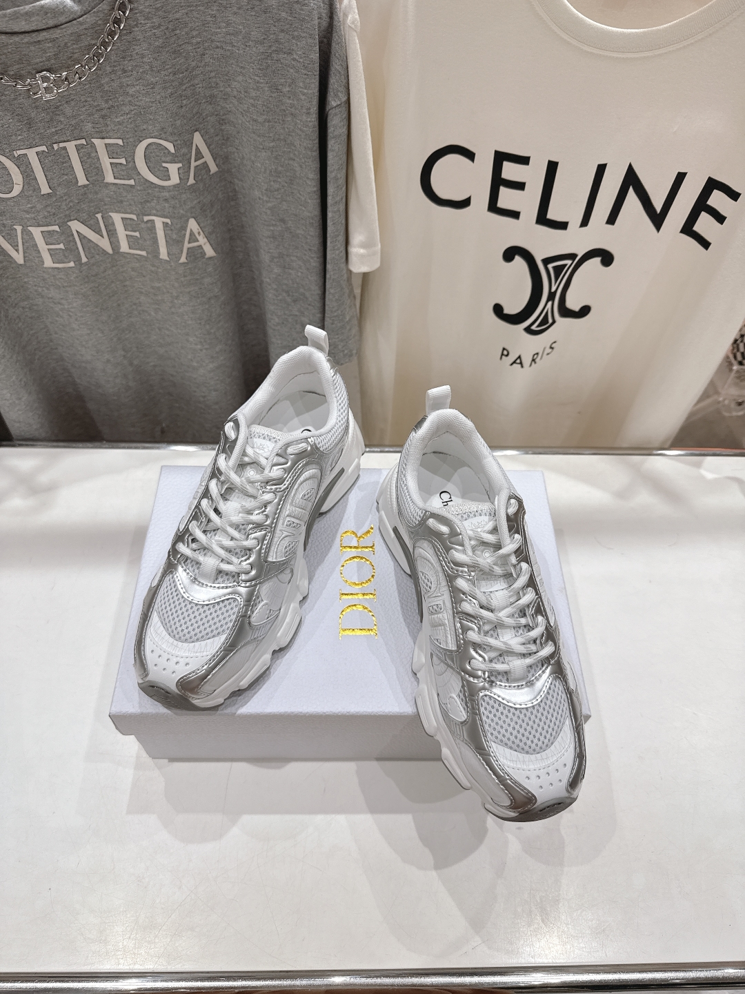 ディオール「Dior」Vibe  SS25 新作 ランウェイ アイコンスニーカー