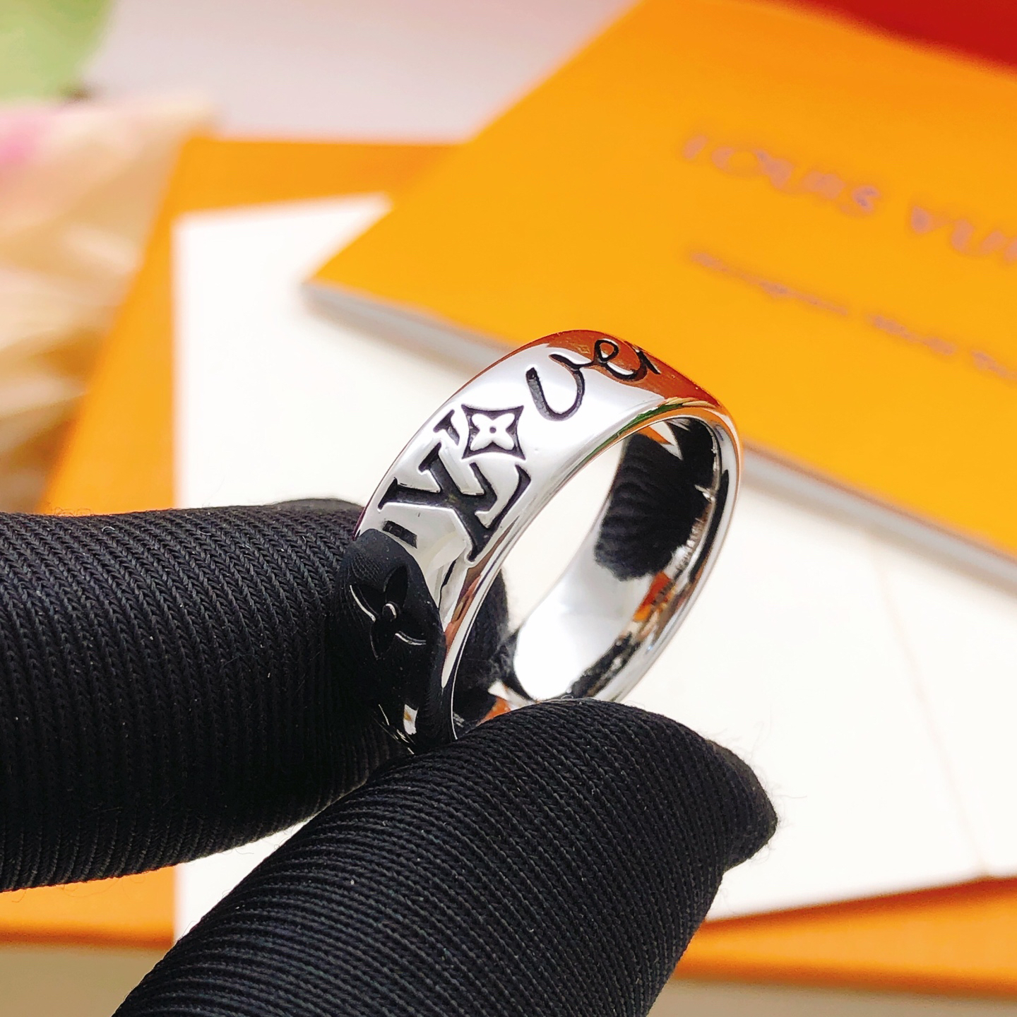 ルイ・ヴィトン「Louis Vuitton」Loop リング