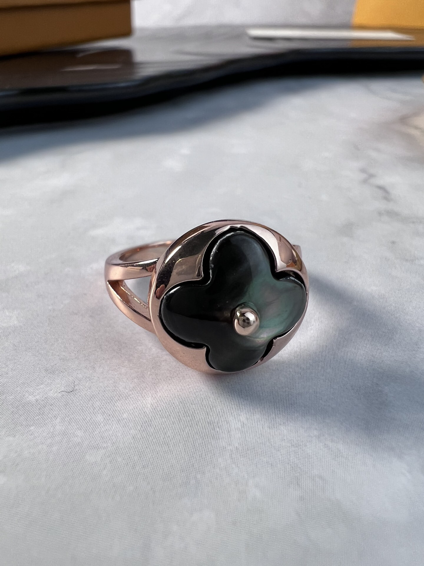 ルイ・ヴィトン「Louis Vuitton」Color Blossom リング