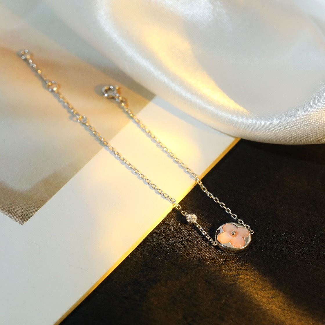 ルイ・ヴィトン「Louis Vuitton」Monogram Opal ブレスレット