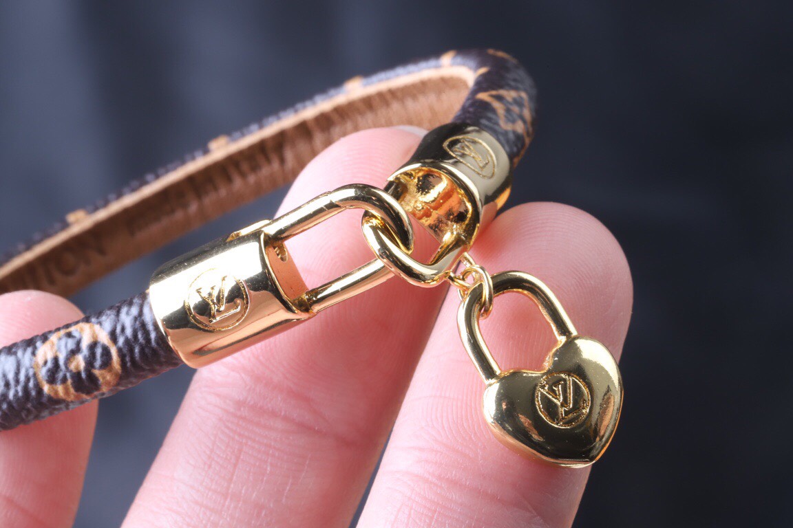 ルイ・ヴィトン「Louis Vuitton」Monogram レザーロープ ハートチャーム ブレスレット