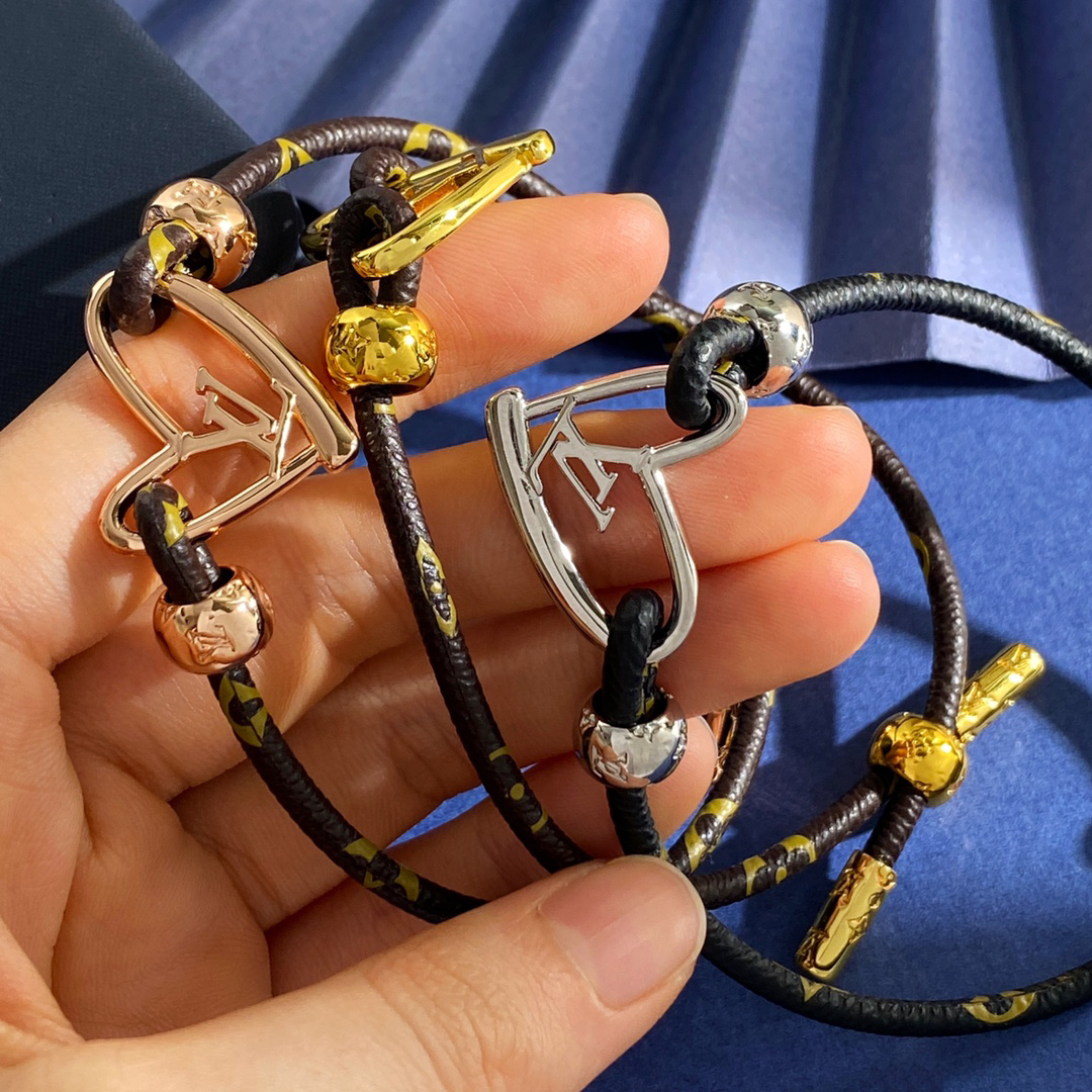 ルイ・ヴィトン「Louis Vuitton」Iconic レザーブレスレット