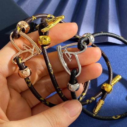 ルイ・ヴィトン「Louis Vuitton」Iconic レザーブレスレット