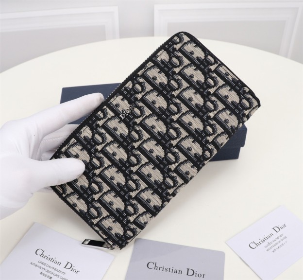 ディオール「Dior」ロングジップウォレット