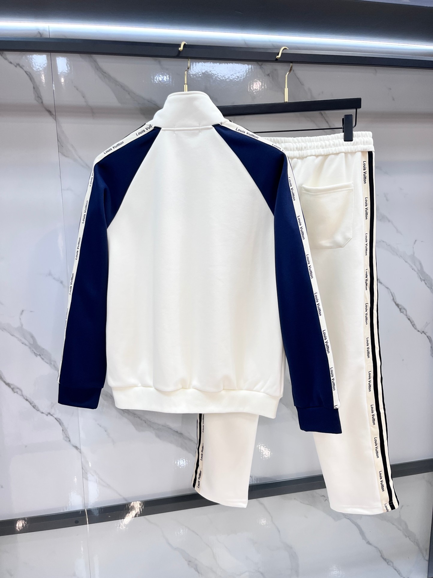 ルイ・ヴィトン「Louis Vuitton」フライトモード テクニカル スポーツウェア セットアップ