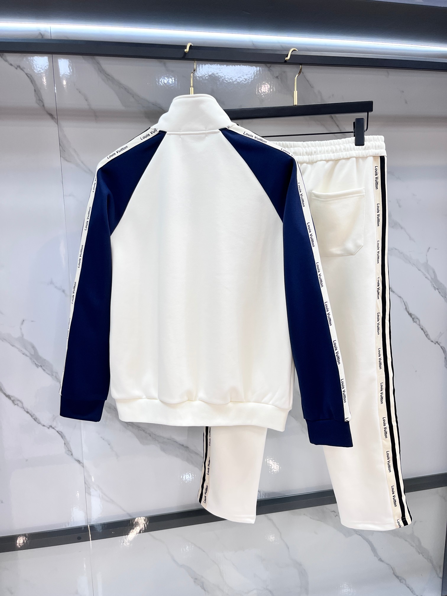 ルイ・ヴィトン「Louis Vuitton」フライトモード テクニカル スポーツウェア セットアップ