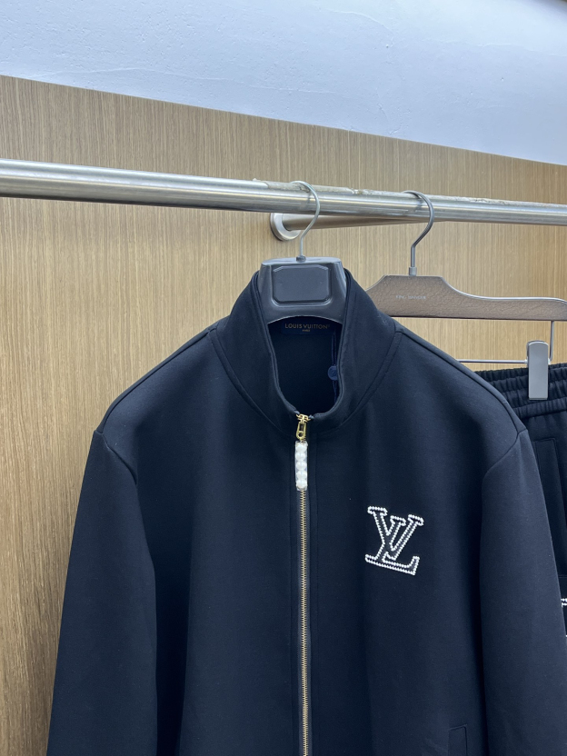 ルイ・ヴィトン「Louis Vuitton」2025秋冬 メンズ スポーツウェア セットアップ