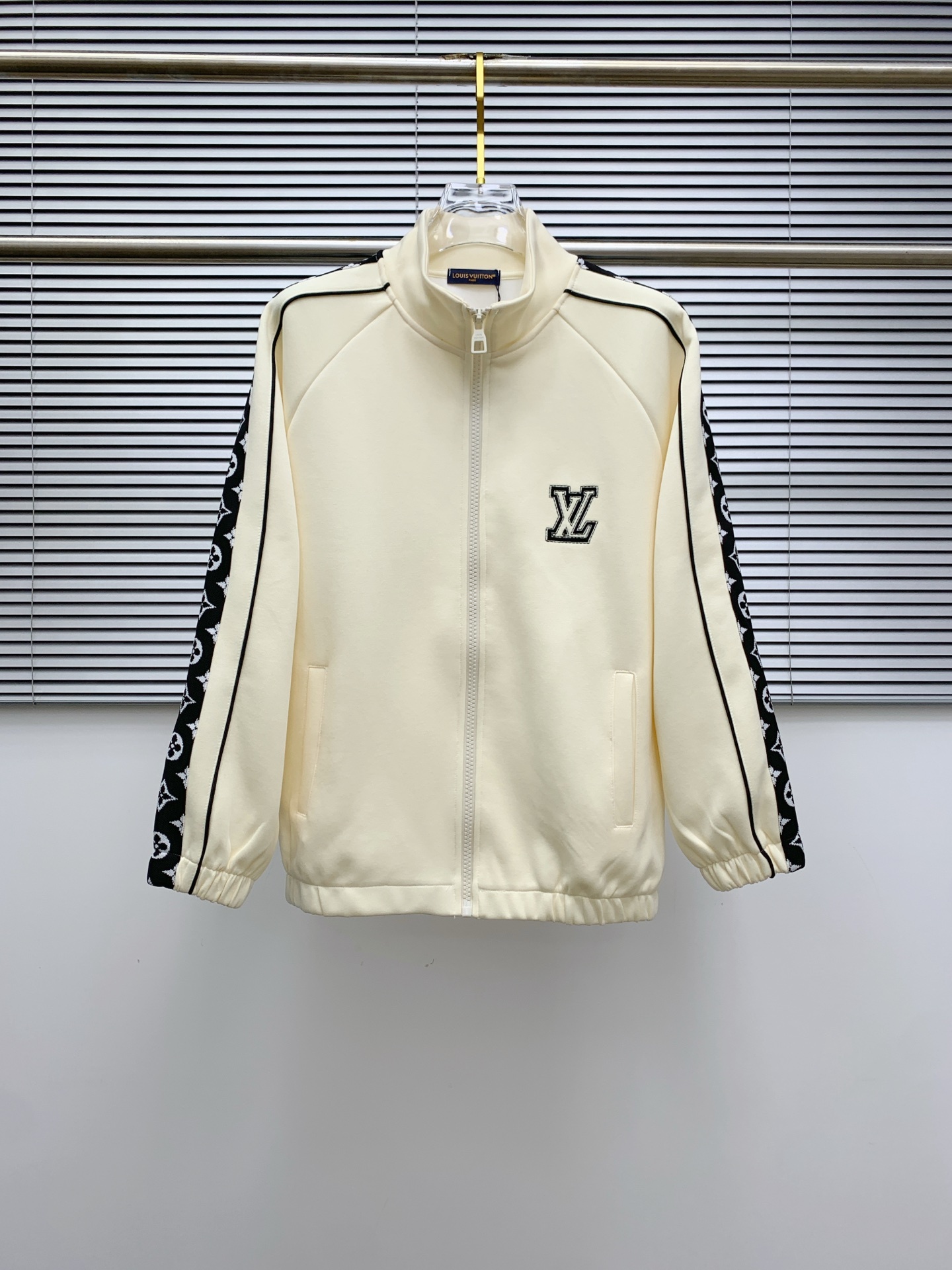 ルイ・ヴィトン「Louis Vuitton」2025秋冬 メンズ スポーツウェア セットアップ