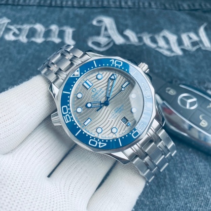 オメガ「Omega」シーマスター 300m ダイバーズ ウォッチ 42mm