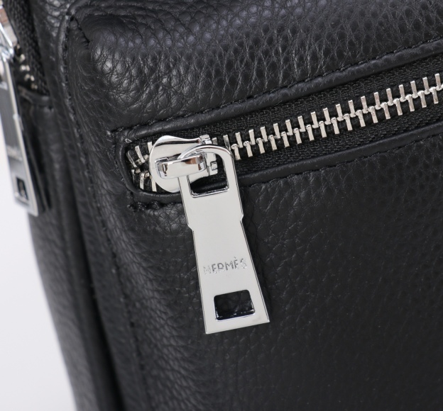 エルメス「Hermès」ソフト・ポシェット クロスボディバッグ