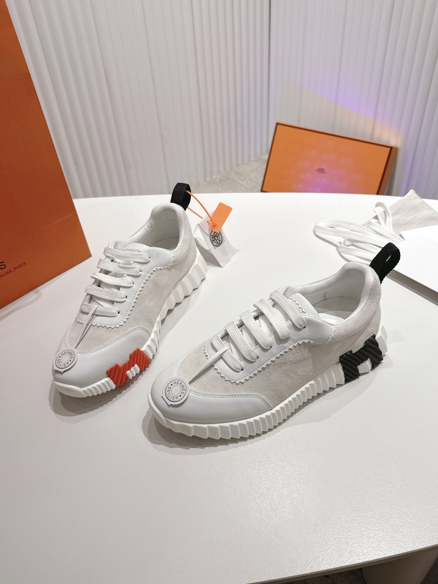 エルメス［Hermès］【カップルに大人気】 おしゃれなペアスニーカー 男女兼用