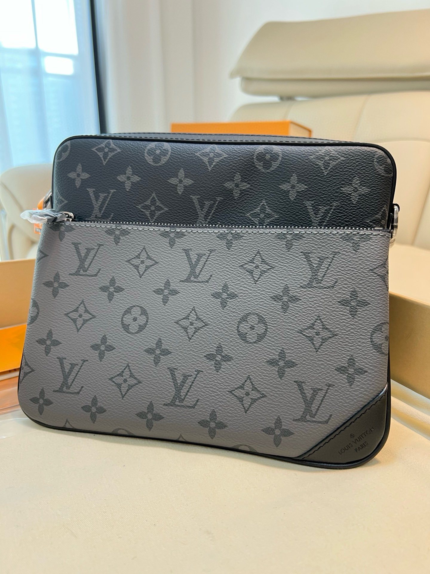 ルイ・ヴィトン「Louis Vuitton」Monogram Eclipse Reverse Trio メッセンジャーバッグ